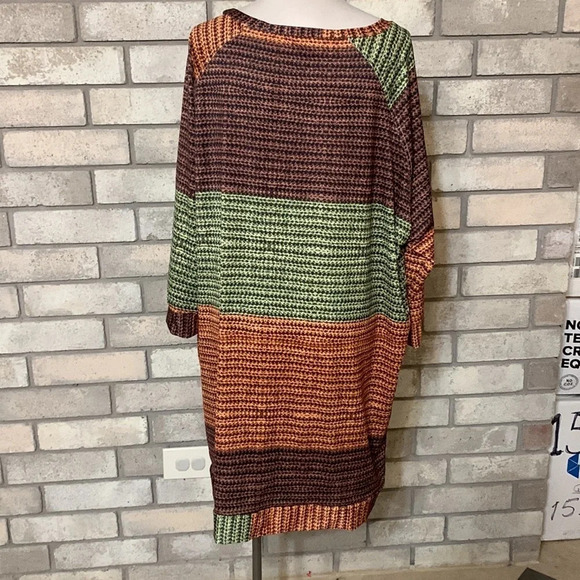 Beyond this Plane Tunic - Picture 2 of 3